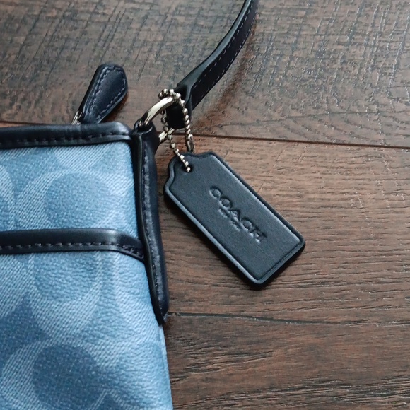 NWT Coach Crossbody - Picture 3 of 12